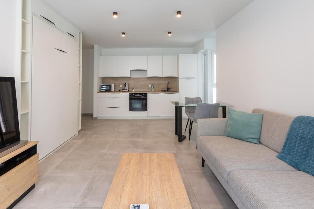 Superbe Appartement Avec Parking 말메디 외부 사진
